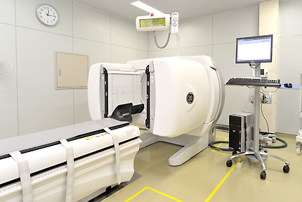 脳血管治療を支えるRI室の検査機器の写真です。